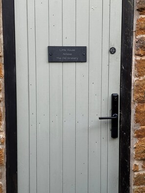 Exterior detail - The Little House Annex – A Peaceful Countryside Stay in Beautiful Shotteswell. (Shotteswell)