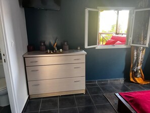 Interior - LAKAZ'DELAIR - Quiet bungalow with Jacuzzi, close to town and beaches. (Sainte-Anne)