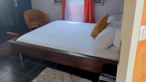 1 slaapkamer, een strijkplank/strijkijzer, beddengoed