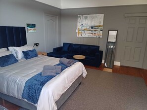 Room - A stylish and large ensuite private bedroom suite with a separate entrance. (Cape Town)