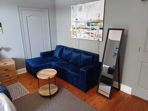 Living area - A stylish and large ensuite private bedroom suite with a separate entrance. (Cape Town)