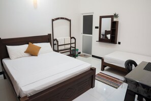 Deluxe Triple Room - Ruhunu Holiday Inn (Kataragama)
