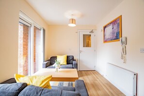 Living area - Large Limerick City Apartment Perfect for Group (Limerick)