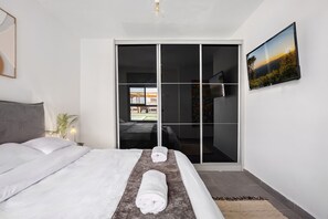 5 bedrooms, free WiFi - Mamad Sunny Rooftop Poolside Apt Panoramic Views (Eilat)