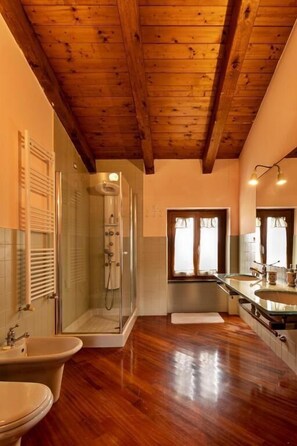 Suite, vistas al mar | Baño