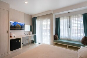 WiFi, bed sheets - Light Filled Studio, Walk to the Beach (Tambon Patong)