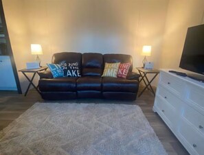 Living area - "Water View" Buck n Bass Camp (Florien)