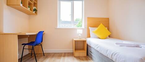 4 bedrooms, iron/ironing board, internet, bed sheets