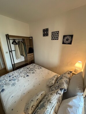 1 bedroom - Seaside: Air-conditioned T2, 6-minute walk from the beach, with private parking (Saint-Cyprien)
