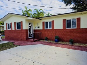 Exterior - World Cup 2026 Stay Near Hard Rock Stadium, Aventura & Beaches (Hallandale Beach)