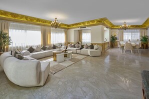 Living area - Marvelous Serviced Apartment in Heart of Cairo (Giza Governorate)