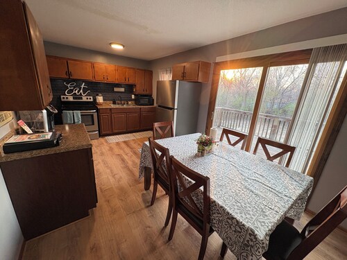 Tranquil 3-bedroom house with AC in charming Topeka