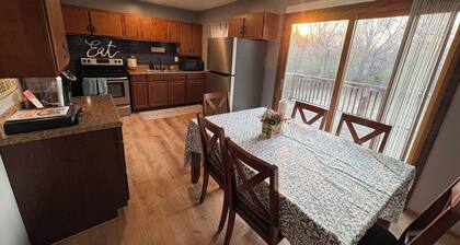 Tranquil 3-bedroom house with AC in charming Topeka