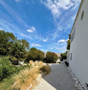Property grounds - Villa 5 minutes from the sea! Near Royan (Semussac)