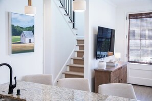 Dining - The Tanglewood, 3BR by Velvet Ditch Villas (Oxford)
