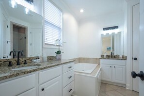 Towels - The Tanglewood, 3BR by Velvet Ditch Villas (Oxford)