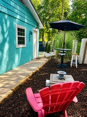 Terrace/patio - 10 minutes from the beach-Apartment in charming Shallotte with AC (Shallotte)