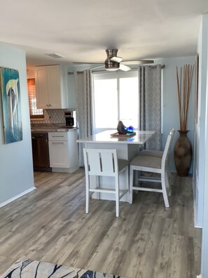 Microwave, oven, stovetop, dishwasher - Peaceful, 2-bedroom house, less than 2 miles from Englewood beach. (Englewood)