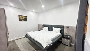 1 bedroom, WiFi, bed sheets - Bright & Modern Apartment in the Heart of Almadies (dakar)