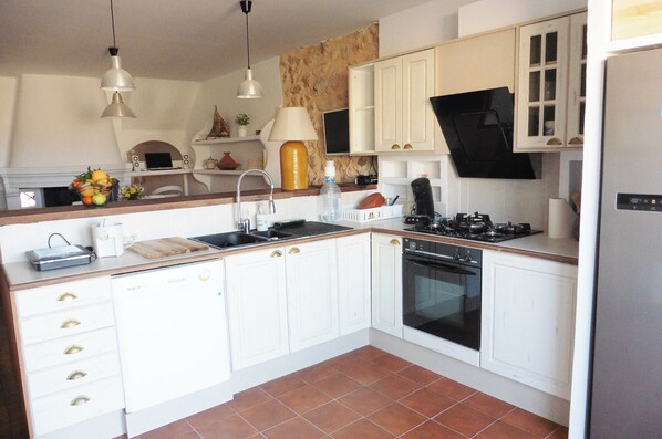 Private kitchen - Vrbo Property (Búger)