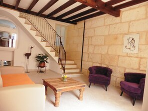 المنشأة من الداخل