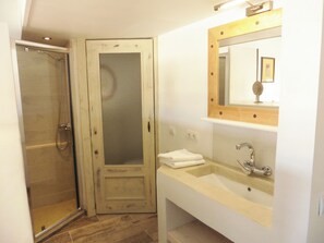 Bathroom - Vrbo Property (Búger)