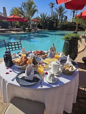Outdoor dining - Eden Lodges & Spa-boutique Hotel de Luxe (Marrakech)