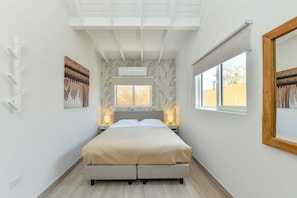 Appartement Confort, vue sur le jardin | Coffre-fort, rideaux d’obscurcissement, fer et planche à repasser