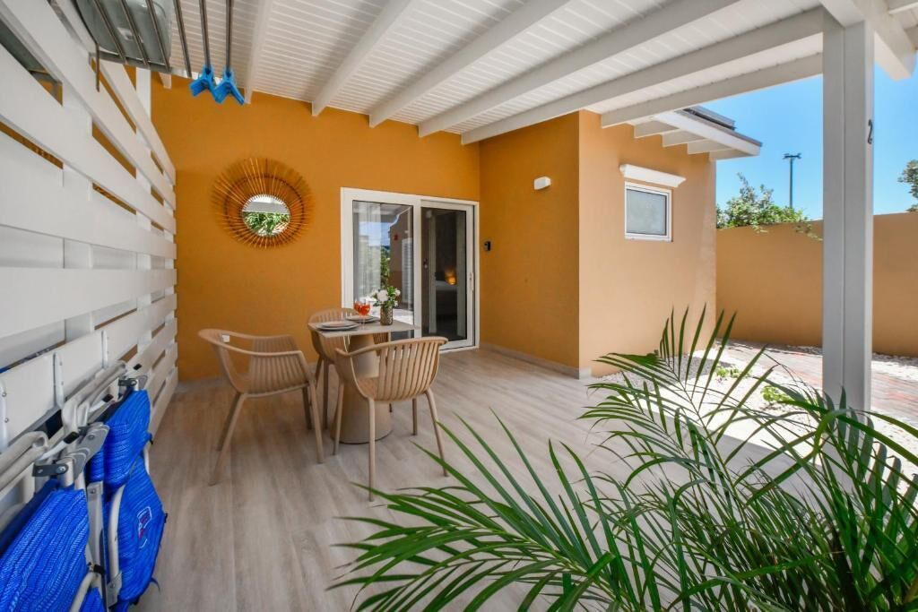 Departamento Confort, vista al jardín | Restaurante al aire libre