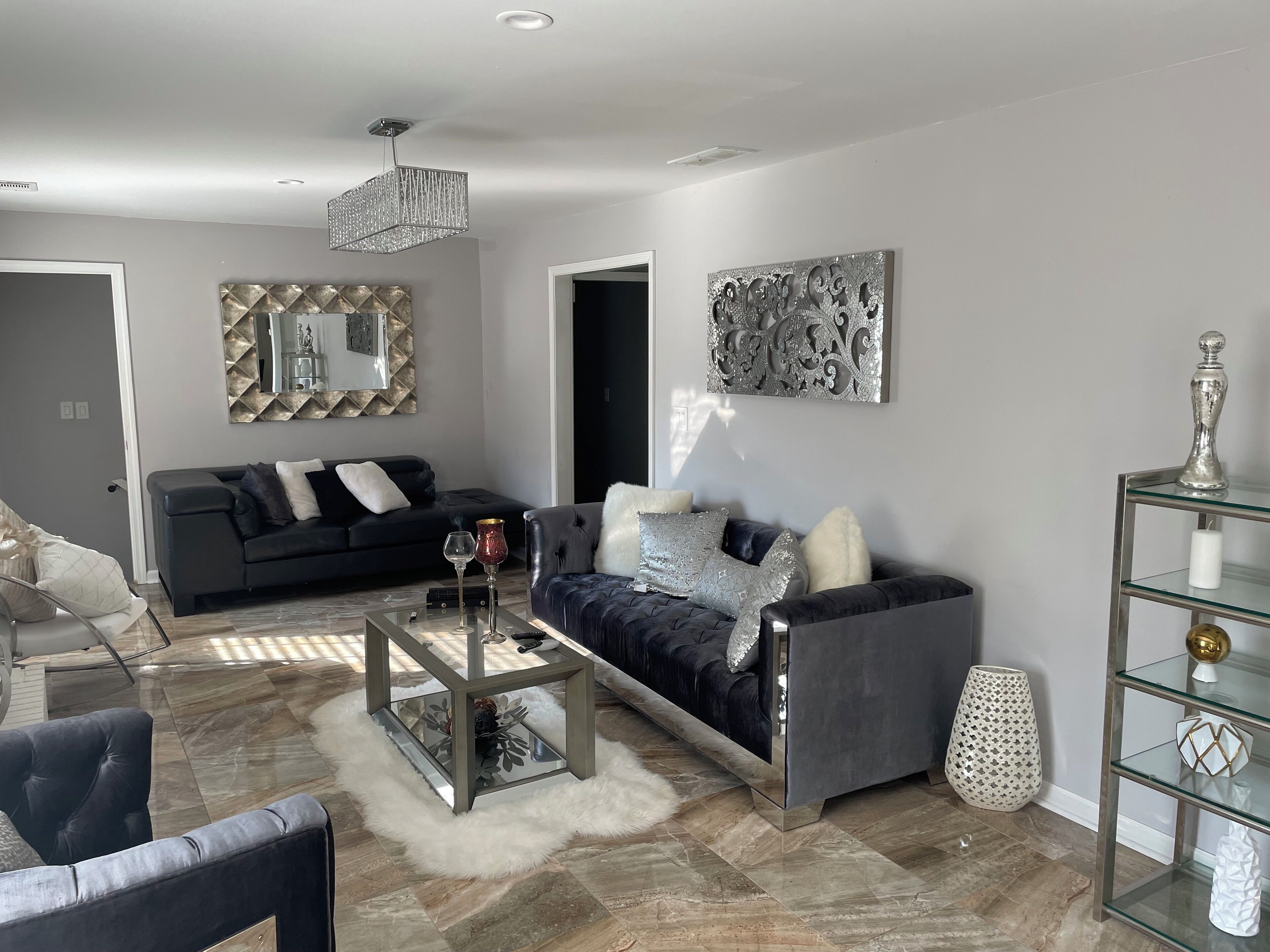 Smart TV, fireplace, DVD player, books