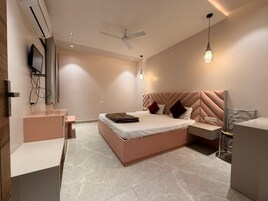 Economy Double Room | In-room safe, desk, laptop workspace, blackout curtains