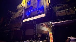 A building with multiple balconies, a sign for Hotel Park Avenue, and parked motorcycles. - Hotel Park Avenue (Lucknow)