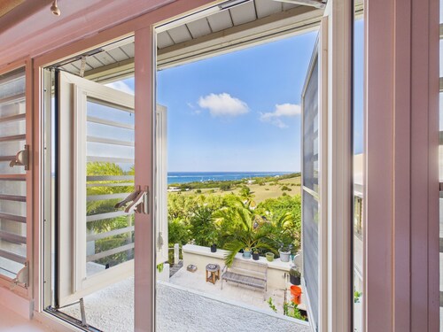 NEW LISTING Unwind at The Reef - Relaxing 2BR Beach Condo w/Pool & Ocean Breezes