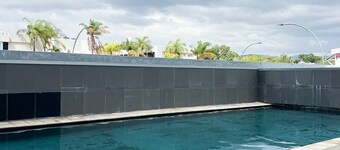 C&J Luxe City Centre apartments with a pool and Aircorns @77 Independence Avenue