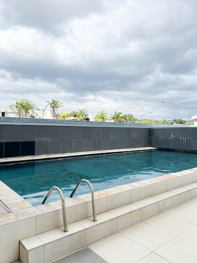 C&J Luxe City Centre apartments with a pool and Aircorns @77 Independence Avenue