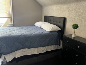 3 bedrooms, Internet, bed sheets - Wonderful 3-bedroom house in vibrant Detroit (Detroit)
