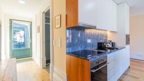 Private kitchen - AM Haven Studios 2nd floor street side (Porto)