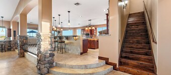 Spacious 7-bedroom Riverfront House with a Casita, Private Beach & Launch Ramp