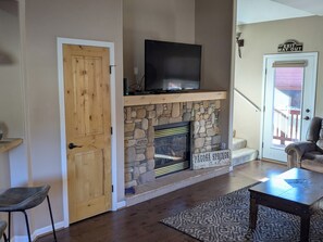 TV, fireplace - Saddle Mountain Escape - New  Owner Special 
3-BR townhome in Pagosa Springs (Pagosa Springs)
