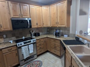 Microwave, oven, stovetop, dishwasher - Saddle Mountain Escape - New  Owner Special 
3-BR townhome in Pagosa Springs (Pagosa Springs)