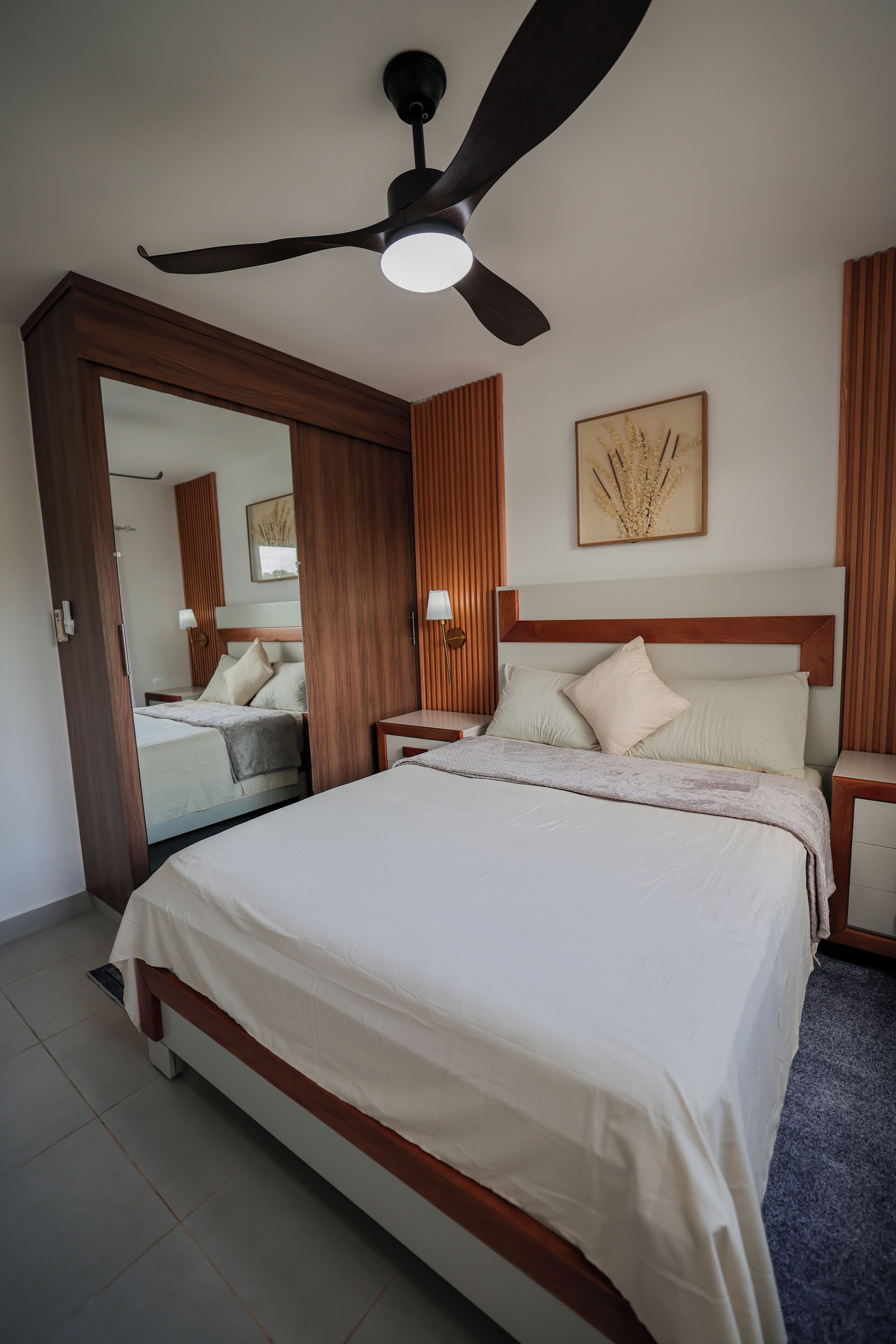 3 habitaciones, tabla de planchar con plancha, wifi y ropa de cama 