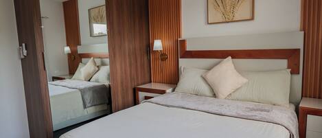 3 habitaciones, tabla de planchar con plancha, wifi y ropa de cama