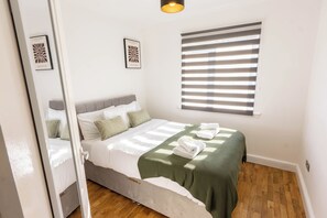 3 slaapkamers, een strijkplank/strijkijzer, gratis wifi, beddengoed