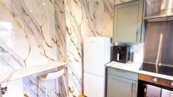 Fridge, oven, toaster, cookware/dishes/utensils
