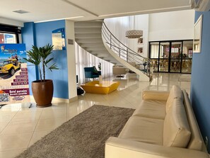 Apartamento básico | Saguão