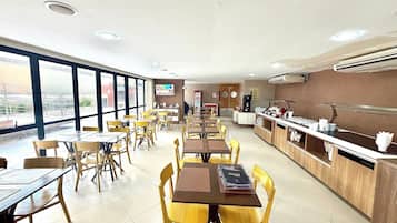 Apartment | Dining