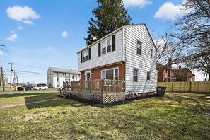 Exterior - Updated 3br- Fiber Wi-Fi by Toledo Hospital & UT! (Toledo)