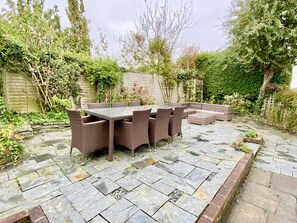 Outdoor dining - Brea -  detached Holiday Home in Rock North Cornwall (Rock)
