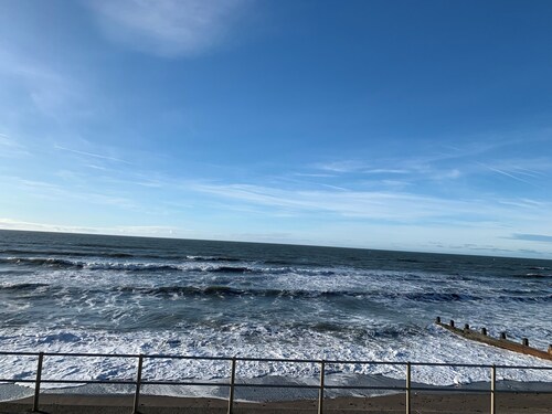 Driftwood Sands Beach Chalet Tywyn - Modern Funky Private Chalet on the Beach