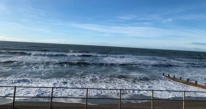 Driftwood Sands Beach Chalet Tywyn - Modern Funky Private Chalet on the Beach